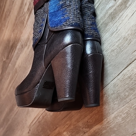 Vogue Win Em All Dark Brown Leather Boots, Size 7, Worn Once - Picture 5 of 8